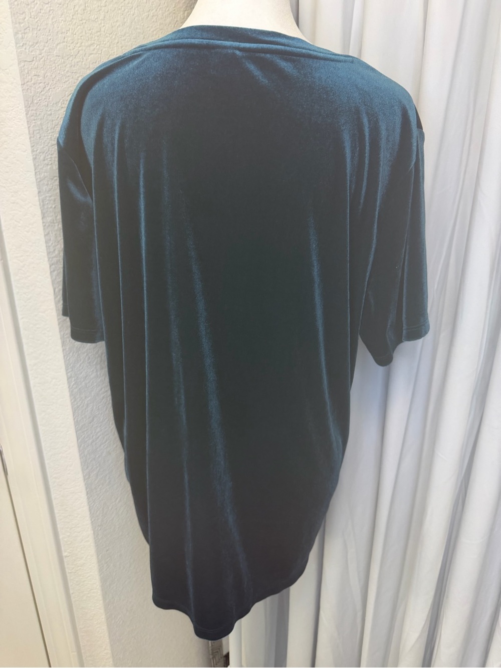Old Navy Green Velvet Short Sleeve T-Shirt Top Large Emerald Holiday Crew Neck E - Picture 2 of 6